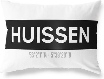 Tuinkussen HUISSEN - GELDERLAND met coördinaten - Buitenkussen - Bootkussen - Weerbestendig - Jouw Plaats - Studio216 - Modern - Zwart-Wit - 50x30cm