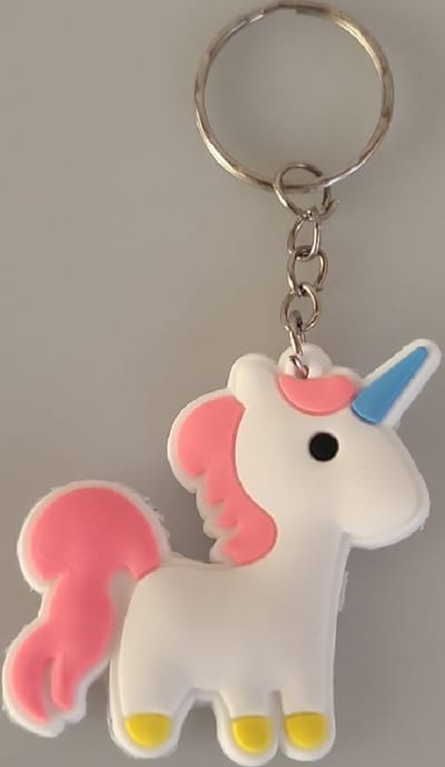 Een echte blijmaker, deze zachte unicorn sleutelhanger in mooie unicorn kleuren. Niet geschikt voor kinderen onder de 3 jaar, geen speelgoed. Leuk om bijvoorbeeld op een kinderkamer of aan een tasje te hangen en om als Sinterklaas cadeau te geven.