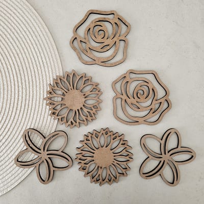 Houten bloemen onderzetters