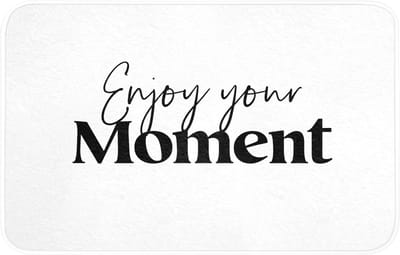Badmat 80x50 cm - Antislip - Quotes - Enjoy your moment - Wit - Spreuk - Badmatten voor badkamer - Badkamermat - Douchemat - Badkamer mat