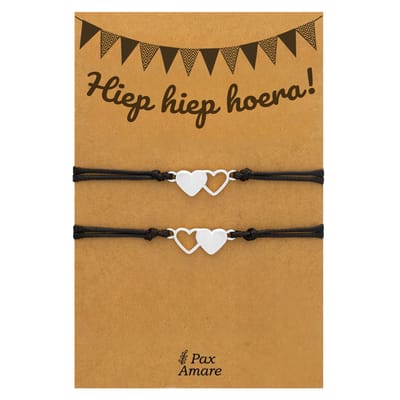 Vriendschapsarmbandjes voor 2 "Hiep Hiep Hoera" - Hartjes - BFF Armbandjes met Verjaardags Cadeau Kaartje - Zilverkleurig - Elastisch Verstelbaar - Pax Amare
