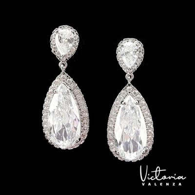 Victoria Valenza Monte Carlo Luxe Oorbellen Dames Messing Oorhangers Dames Oorringen - Witte Steen - Kleur Zilver - 1 Paar
