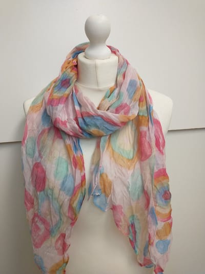 Lange dames sjaal Celine fantasiemotief licht roze blauw groen geel oranje fuchsia