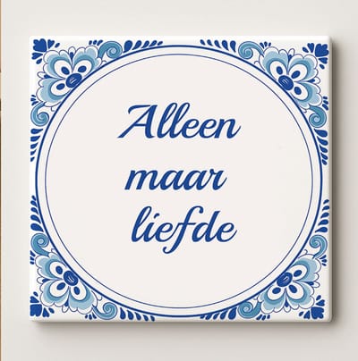 Delfts Blauwe Tegel “Alleen Maar Liefde” – 15x15cm Keramische Wanddecoratie – Romantische Nederlandse Tegel & Cadeau voor Geliefden