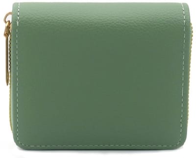 Een handige kleine portemonnee 11x9x2,5cm met twee muntvakjes en vier vakjes voor briefjes / pasjes. Een gemakkelijke portemonnee in een mooie groene kleur. Voor uzelf of geef het als cadeau.