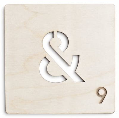 Houten wanddecoratie - Wooden wall decoration | Lettertegel “&” | 11cm | Licht hout - Natural wood | Muurdecoratie - Wall art - Woordfeud - Wordfeud - Letterspel - Scrabble letter - Naamblokjes - Letterblokken - Tile