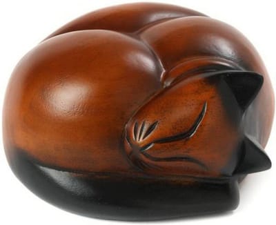 kattenurn slapende kat bruin-zwart katten urn hout