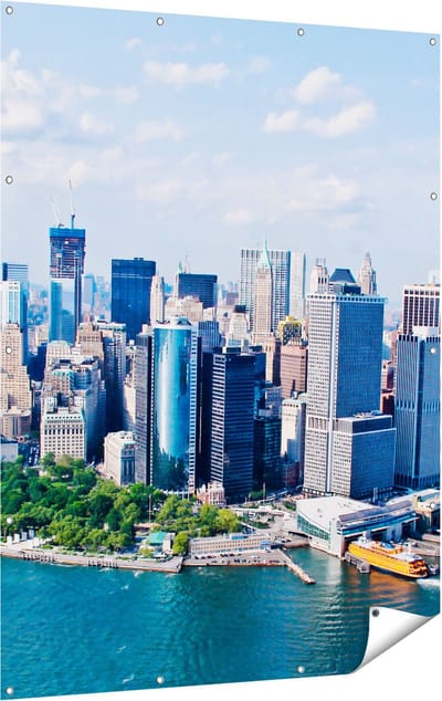 Gards Tuinposter New York Als een Eiland vanuit de Lucht - 120x160 cm - Tuindoek - Tuindecoratie - Wanddecoratie buiten - Tuinschilderij