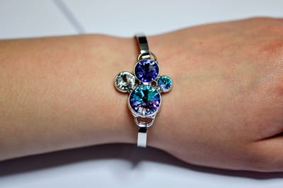POP Verstelbare armband. Handgemaakt - Italiaans design met 4 SWAROVSKI ELEMENTS™ kristallen: Ø 14 mm, 12 mm, 9 en 5 mm. Juweel gemaakt van gerhodineerd materiaal.