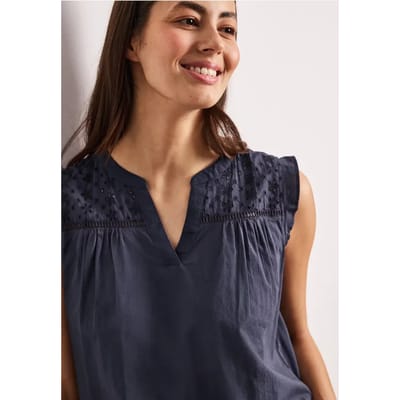 Blousetop met gespleten hals en shiffley-details