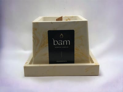 BAM kaarsen -Gardenia geurkaars in handgemaakt vierkant potje met houten wiek - op basis van zonnebloemwas - cadeautip - vegan