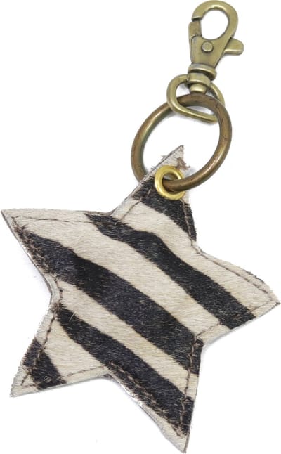 Leren sleutelhanger ster in zebra print - zwart/beige tashanger met print - ster sleutelhanger van leer - STUDIO Ivana