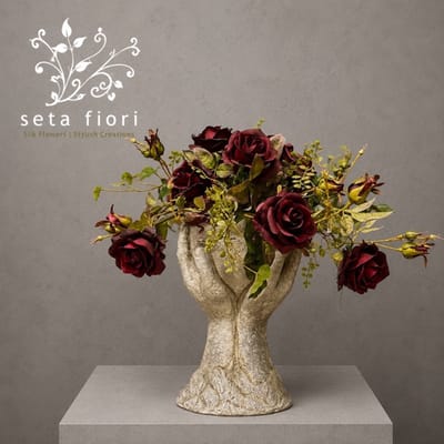 Seta Fiori - Kunstbloemen - hart op handen gedragen - rode rozen - 50cm