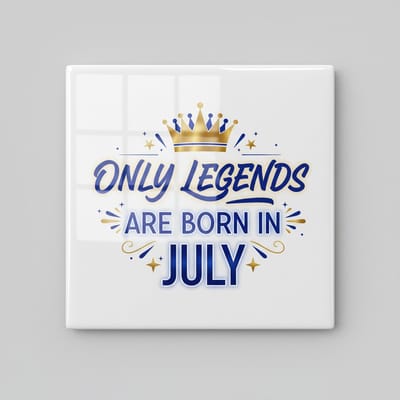 Only Legends Are Born in July Keramische Tegel 15x15 cm – Verjaardag Cadeau Decoratie met Blauwe & Gouden Kroon Design