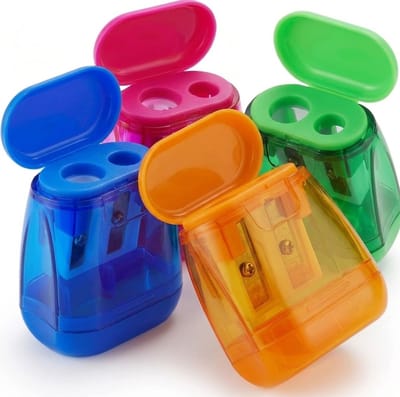 Roze blauw groen oranje puntenslijper set 4 delig kunststof puntenslijper kinderen en volwassenen dubbel gat voor dikke driehoekige potloden met opvangbakje transparant compact ontwerp met klepdeksel