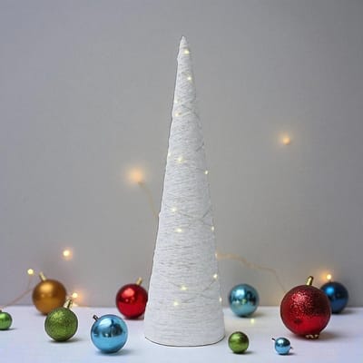 Stijlvolle witte kerstboom kegel 58 cm met warm witte LED en timer