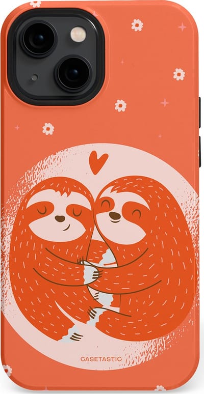 Casetastic Hoesje Geschikt voor Apple iPhone 13 Mini Magsafe - Stijlvolle Beschermende Duo-layer Case - Oranje Pastel Roze Liefdes Koppel Luiaard