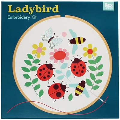 Borduursetje / Lieveheersbeestjes en bloemen borduren / Handwerken / Ladybirds and Flowers / Mini cross-stitch kit / 21CM diameter