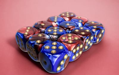 Chessex Gemini Blauw-Rood/goud D6 16mm Dobbelsteenset (12 stuks)