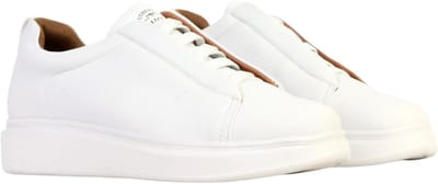 Lage sneakers met veters