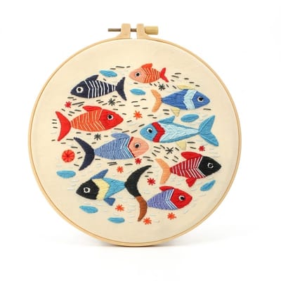 Kleurrijk borduurpakket vis patroon borduur set dames en heren met borduurring en voorgedrukt patroon DIY handwerk rond design 20x20 cm decoratief borduren voor beginners en volwassenen
