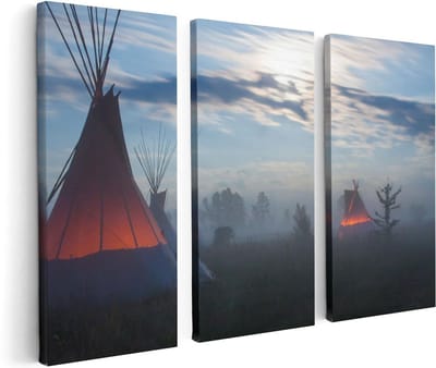Artaza Canvas Schilderij Drieluik Indianen Tipi in de Nacht tijdens de Mist - 120x80 - Foto Op Canvas - Canvas Print