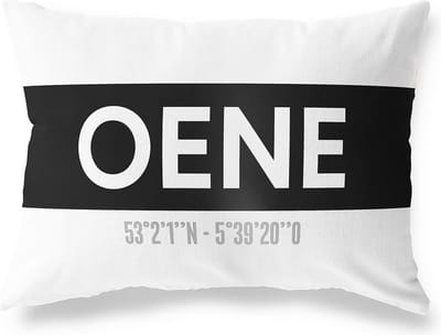 Tuinkussen OENE - GELDERLAND met coördinaten - Buitenkussen - Bootkussen - Weerbestendig - Jouw Plaats - Studio216 - Modern - Zwart-Wit - 50x30cm