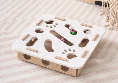 Daity 1-delige krabpuzzel speeldoos voor katten, interactieve speeldoos met nagelvijl voor katten, vierkante educatieve vilten doolhofdoos, stressvrij alternatief voor nagelknippers en nagelvijlen (wit).