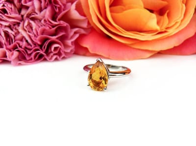 ring in wit goud gezet met citrien