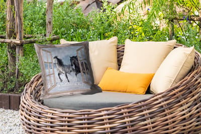 Buitenkussen - Doorkijk - Paarden - Winter - Dieren - Natuur - Wit - 45x45 cm - Weerbestendig