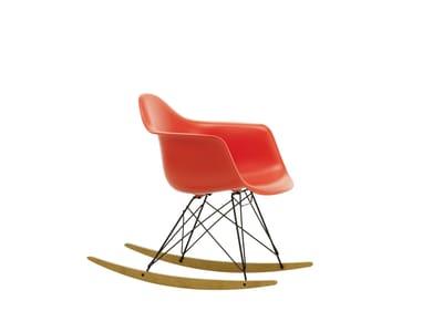 Vitra - RAR Eames Plastic Armchair - poppy red RE - zwart - sleden esdoorn goudkleurig - rood