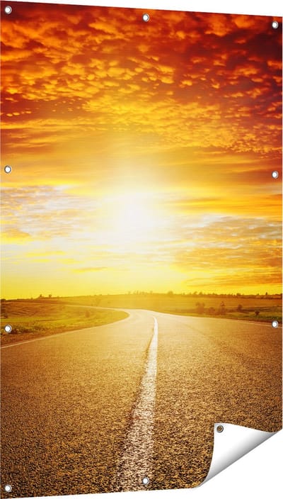 Gards Tuinposter Zonsondergang Over de Weg met een Rode Lucht - 80x120 cm - Tuindoek - Tuindecoratie - Wanddecoratie buiten - Tuinschilderij