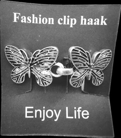 Vestsluiting - clip met haakje - vlinder - voor - vest - sjaal - omslagdoek - Gebreide doek in kleur antiek zilver look.