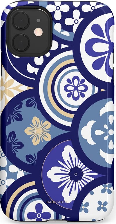 Casetastic Hoesje Geschikt voor Apple iPhone 11 - Stijlvolle Beschermende Duo-layer Case - Blauwe bloemen Talavera Maiolica Patroon