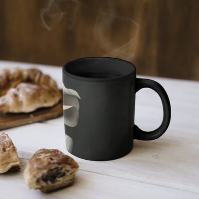 Magische Mok - Foto op Warmte Mokken - Koffiemok - Modern - Vrouw - Hoed - Magic Mok - Beker - 350 ML - Theemok
