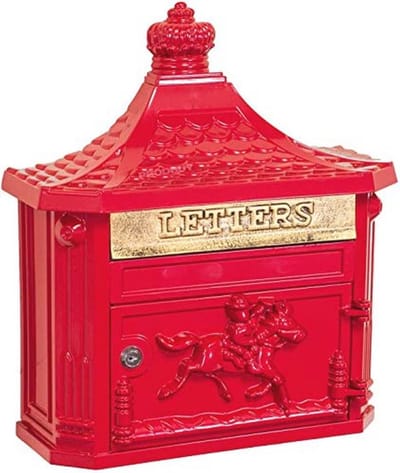 Antieke Victoriaanse muur gemonteerde postbox met vergrendeling en hoge veiligheid