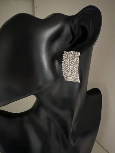 Zilverkeurige oorbellen | Make up | Parfum | Moederdag | Verjaardagscadeau| Cadeautje| Valentijnsdag| Kado | sieraden | vaderdag | oorbellen | oorsieraden