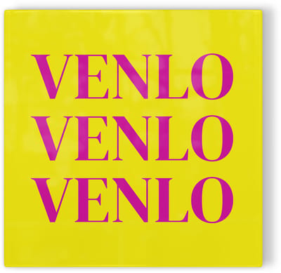 Tegeltje Venlo - geel roze - tegeltje stad - tegeltje met tekst