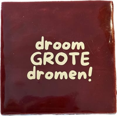 Hippe tegeltje met tekst: Droom grote dromen! | Wijnrood | Pastel beige | Gepersonaliseerde cadeau | Hippe Spreuktegel | Nieuwe woning cadeau | Verjaardagscadeau | Verjaardag | Birthday | Housewarming cadeau