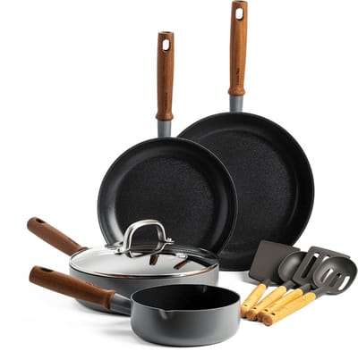 GreenPan Mayflower Pro keramische pannenset 9-delig - 16, 24 en 28 cm - inductie pannenset - inductie koekenpannenset - Koekenpan 24/28 cm - Hapjespan met deksel 24 cm - Steelpan 16 cm - 4 houten spatels - PFAS-vrij - grijs - houten handvat