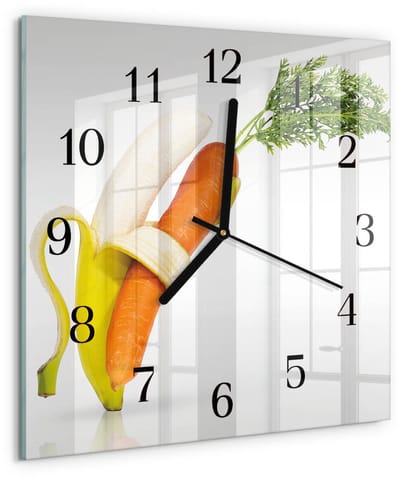Tulup Wandklok - Wortels en bananen Glazen Klok Met Print - 30x30 cm - Oranje Moderne Glazen Wandklok - Zwarte Handen - Vierkante Wandklok - Wandklok Glas Decoratie - Gekleurde Glazen Klok