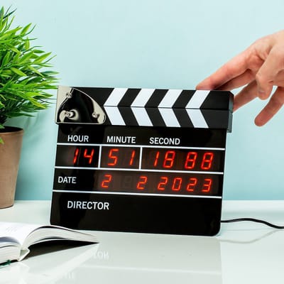 Out of the Blue - Filmklapper Wekker - Digitale Klok met LED Display - Hollywood Retro - Zwart