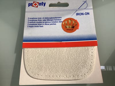 Pronty. Elleboog beschermer. Knie stuk. 2 stuks. Opstrijkbaar. Opnaai baar. Off white.