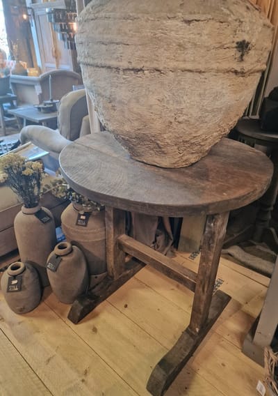 AURA PEEPERKORN| wijntafel 80 CM| OLD FARM collectie| doorleefd hout| uniek onderstel|