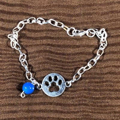 GoedeDoelen.Shop | Armband Rescue Paw | Statement Armband | Armband Met Natuursteen | Polsmaat Tot 22 cm | Rescue Paws | Dierenwelzijn | Cadeau | Statement Sieraad | Uniek | Handgemaakt | Wellness-House