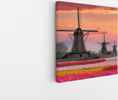 Saammp Canvas Schilderij - Molens met Tulpenvelden - Natuur - 20x20 - Foto op canvas - Wanddecoratie - Muurdecoratie Woonkamer - Slaapkamer decoratie - Canvas Print
