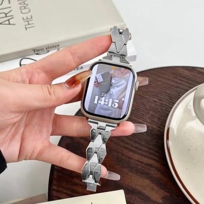 MY PROTECT - Luxe Metalen D Bandje - Geschikt Voor Apple Watch Bandje - Series 1/2/3/4/5/6/7/8/9/10/SE/Ultra - 44mm - 45mm - 46mm - 49mm - Zilver