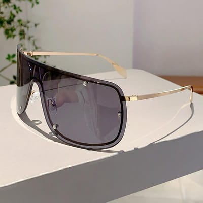 Groot Montuur Oversized Vintage Zonnebril Dames Heren Luxe Designer Zonnebrillen Buiten Goggle Punk Klinknagel Tinten