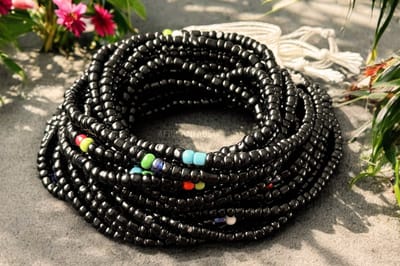 AfricanFabs® Waist Beads / Afrikaanse Heupketting - Egbón - Zwart (Traditioneel niet-elastisch koord) - Buikketting - Taille ketting