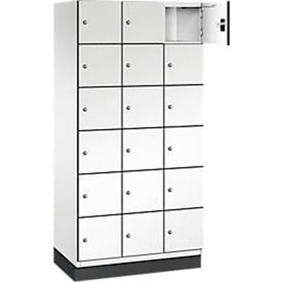C+P Cambio lockerkast, 3 vakken, 18 vakken, met plint, B 900 x D 525 x H 1980 mm, verkeerswit/wit